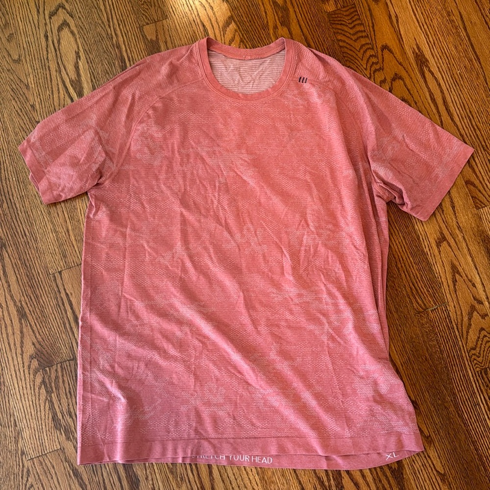 Lululemon Men’s Metal Vent Tech - Salmon w light camoflauge